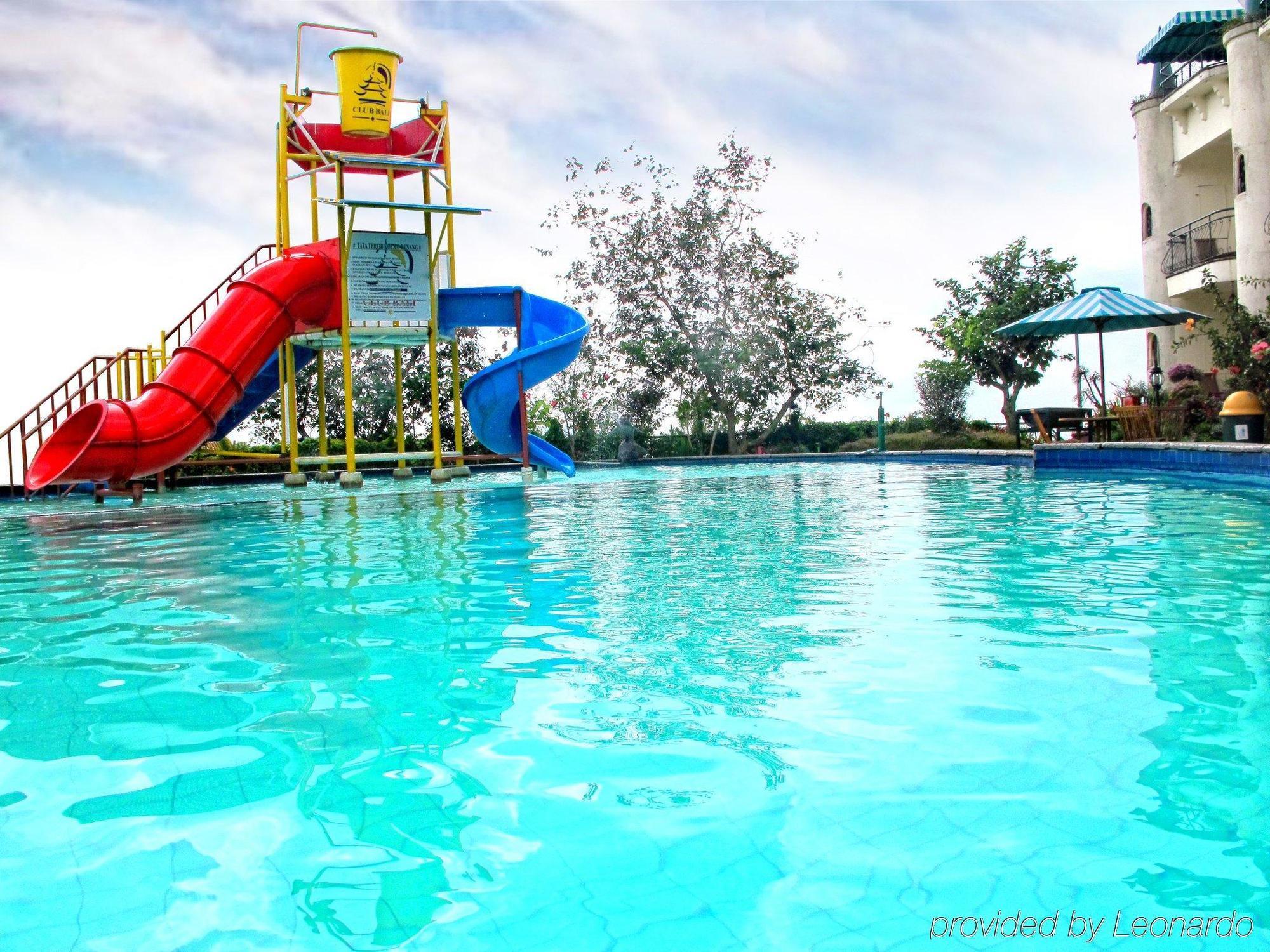 Club Bali Suites At Kota Bunga Cipanas  Exterior photo