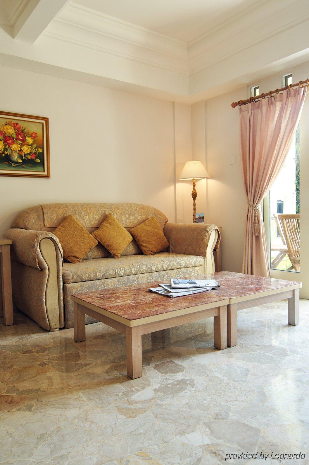 Club Bali Suites At Kota Bunga Cipanas  Exterior photo