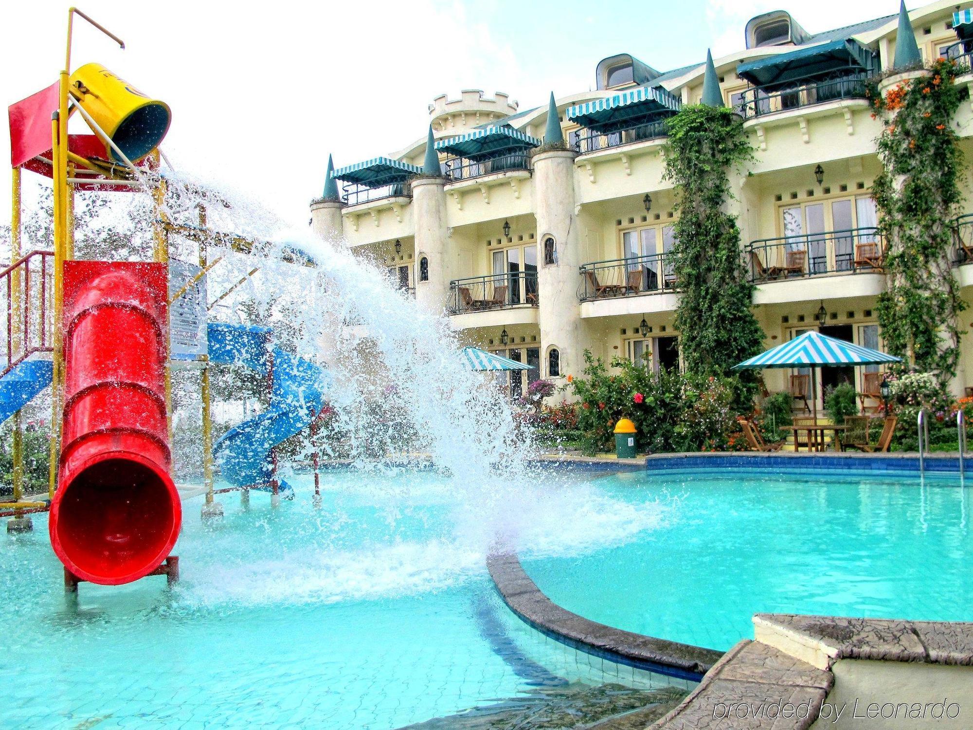 Club Bali Suites At Kota Bunga Cipanas  Exterior photo